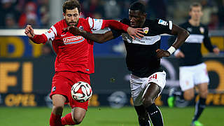 Stuttgart and Freiburg face each other in a relegation six-pointer © 2014 Getty Images
