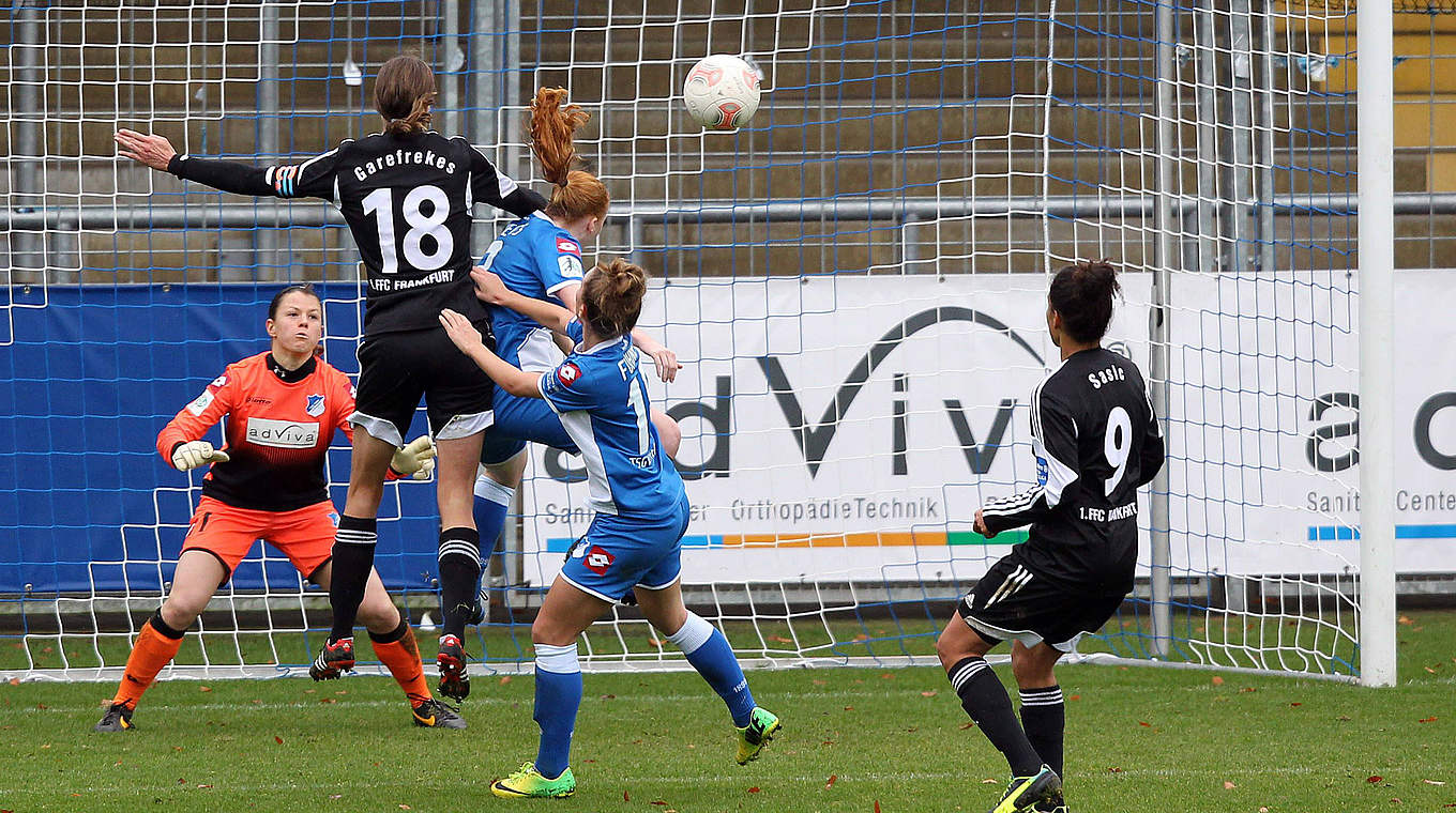 Dangerous in the air: Garefrekes heads in a goal against Hoffenheim © imago/foto2press