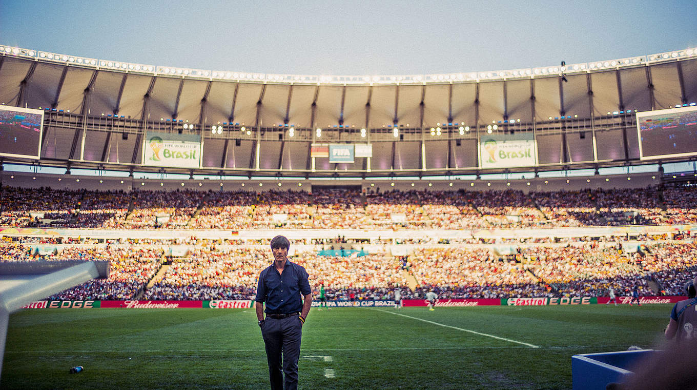 Nervenspiel WM-Finale: Löw wendet sich kurz ab, erst zehn Minuten sind gespielt © Paul Ripke