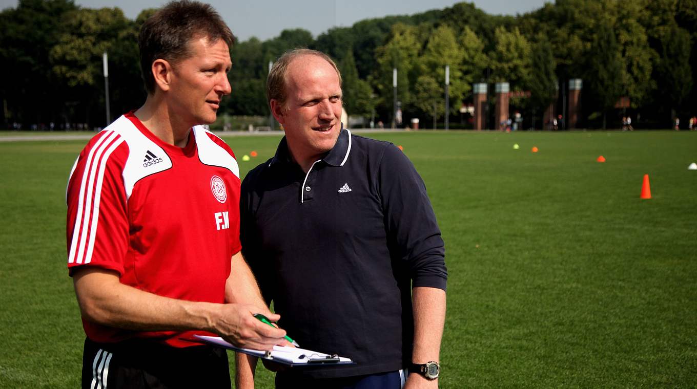 Wormuth (l.): "Alle Teilnehmer optimal auf ihre Karrieren im Fußball vorbereiten." © 2010 Getty Images