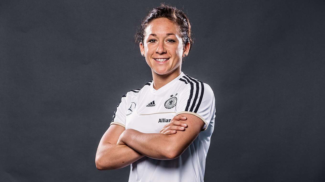 Strahlend: Nadine Keßler wurde für die FIFA-Wahl der "Fußballerin des Jahres" nominiert.  © Getty Images