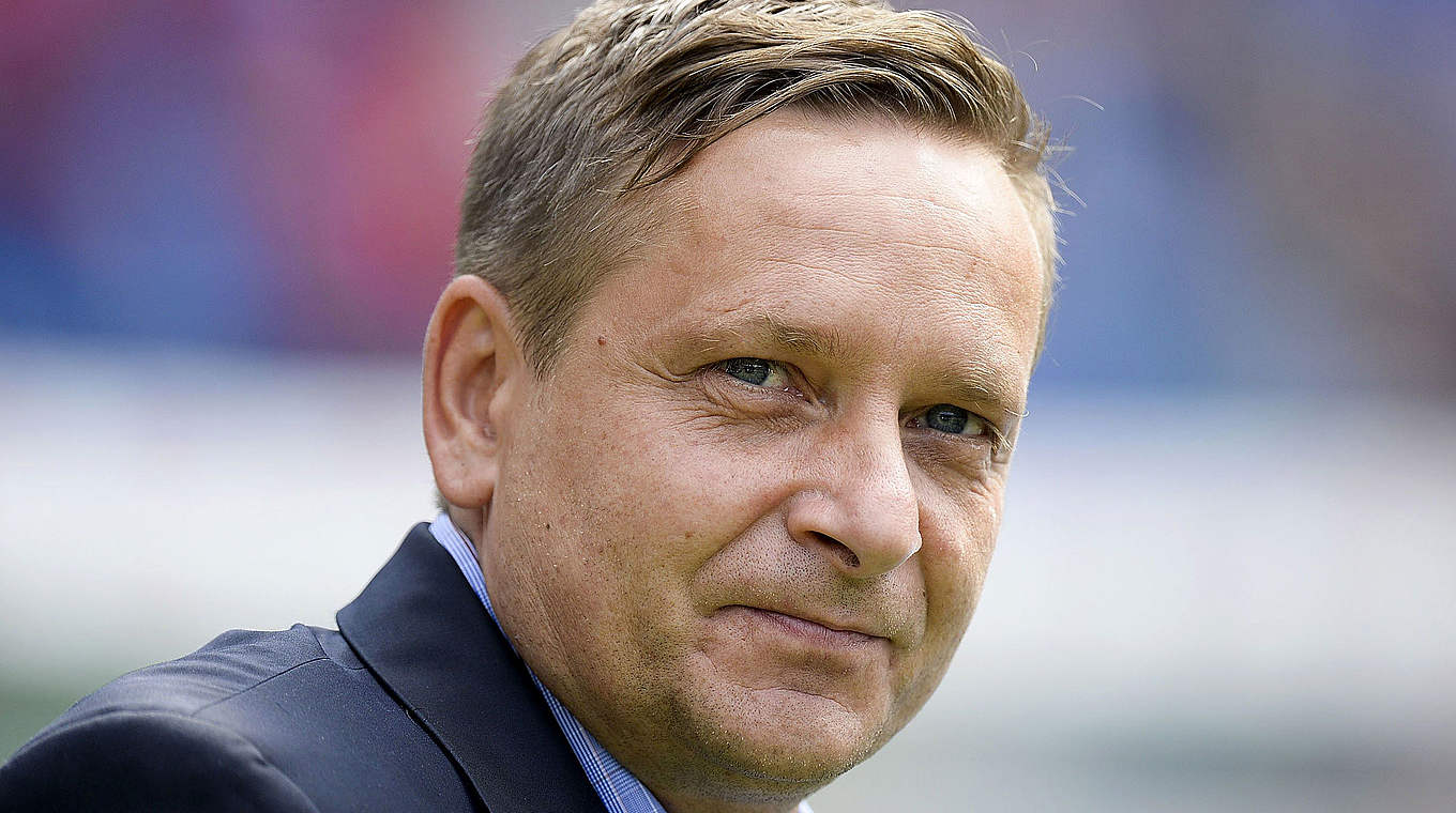 Denkt nicht an vorzeitige Demission: Schalke-Manager Horst Heldt © 2014 Getty Images