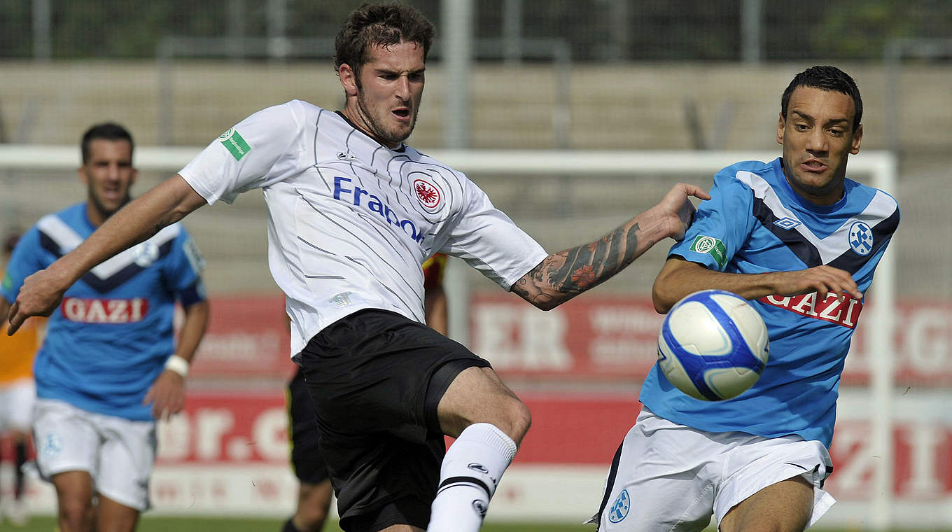 Unglückliches Gastspiel bei Eintracht Frankfurt: Dominik Schmidt (M.) 2011 © 2011 Getty Images