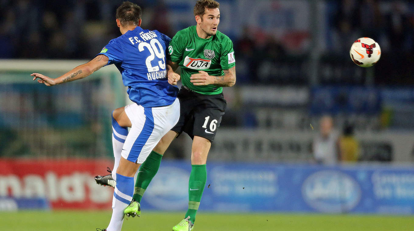 "Mit Hansa haben wir noch eine Rechnung offen": Schmidt (r.) gegen Rostocks Kucukovic © 2013 Getty Images