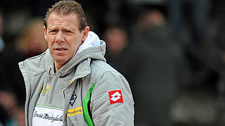Greift die Tabellenspitze an: Mönchengladbachs Trainer Sven Demandt © 2012 Getty Images