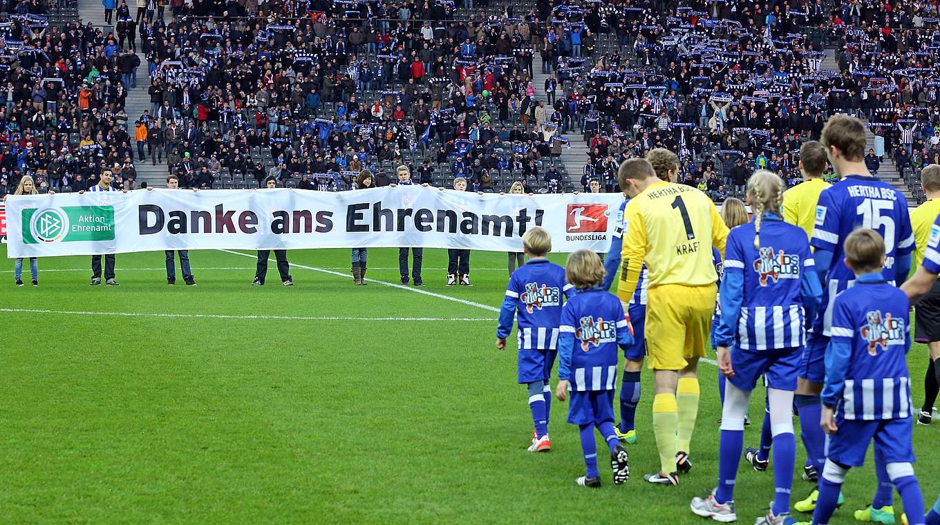 "Danke ans Ehrenamt": Zum 15. Mal würdigen DFB und DFL besonderes Engagement © 2013 Getty Images