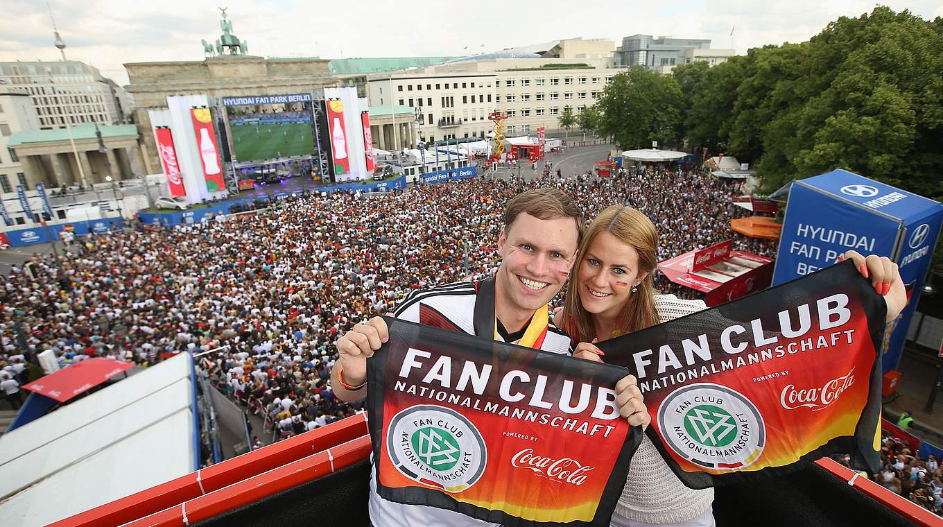 Abgehoben: Während der WM konnten Fans auf der Fanmeile in Berlin ein WM-Spiel von oben verfolgt. © Getty Images