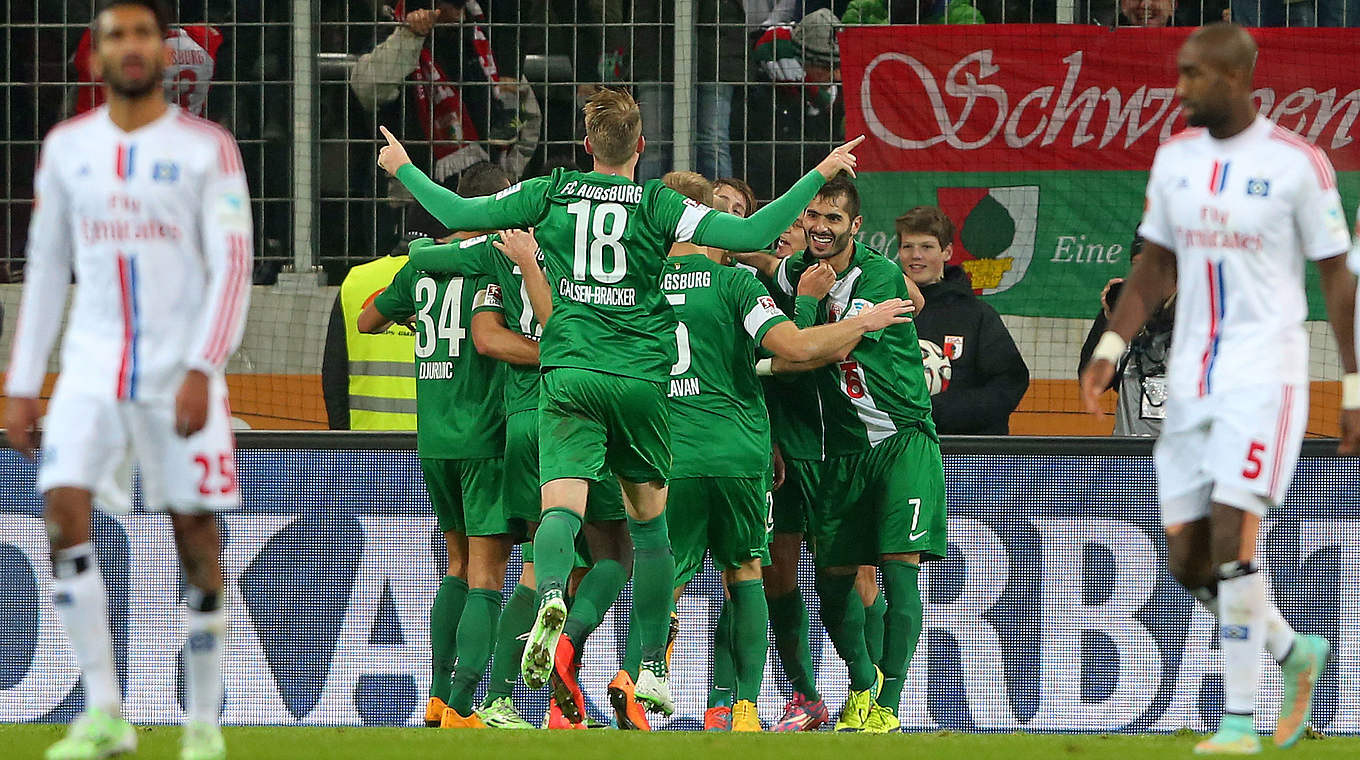 Hinrunden-Punkterekord winkt: die Bundesligaspieler des FC Augsburg © 2014 Getty Images