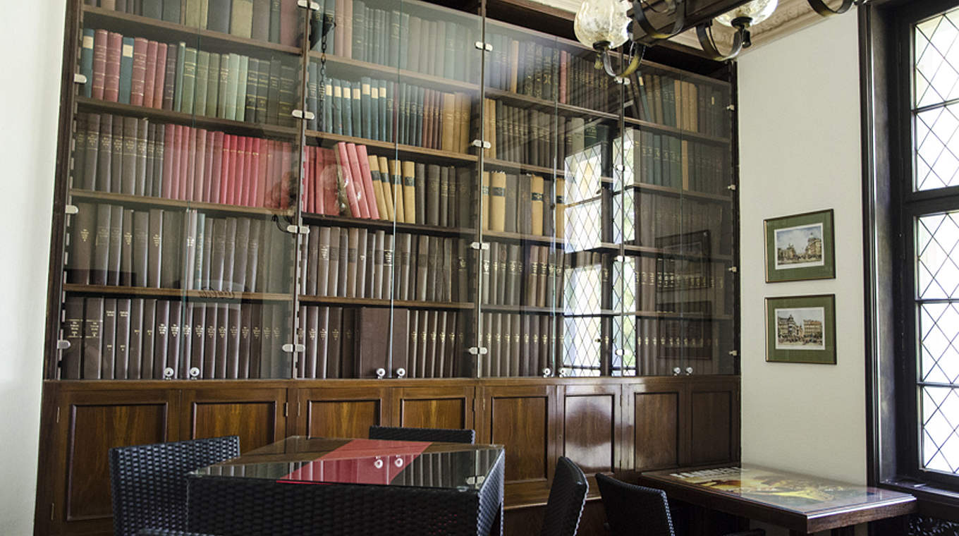 Umfassende Sammlung: die Bibliothek im Berliner Landesleistungszentrum © sr pictures Sandra Ritschel