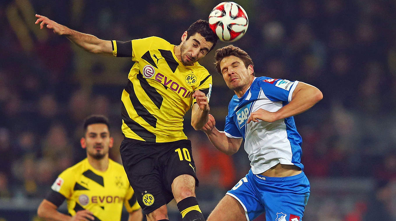 Luftduell: Dortmunds Henrikh Mkhitaryan (l.) und Hoffenheims Pirmin Schwegler © 2014 Getty Images
