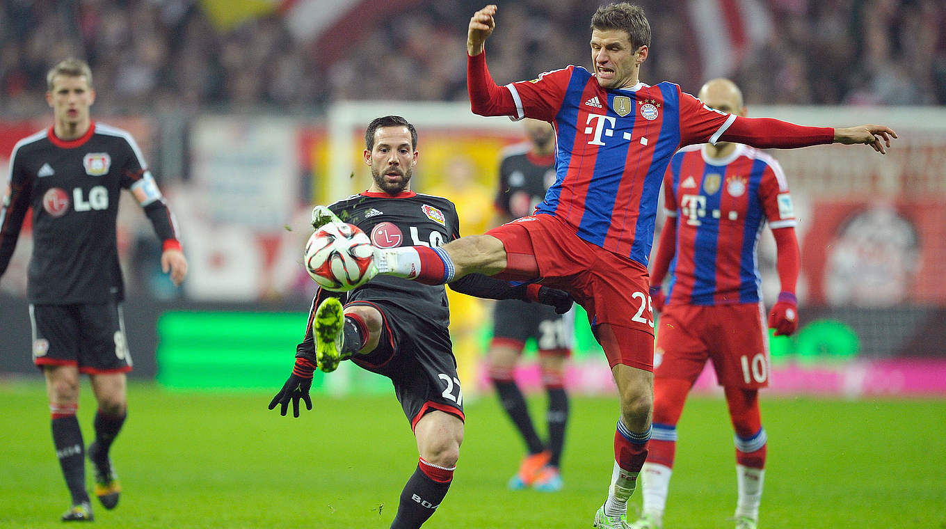 "Man muss auch mal geduldig bleiben": Müller im Duell mit Gonzalo Castro © 2014 Getty Images