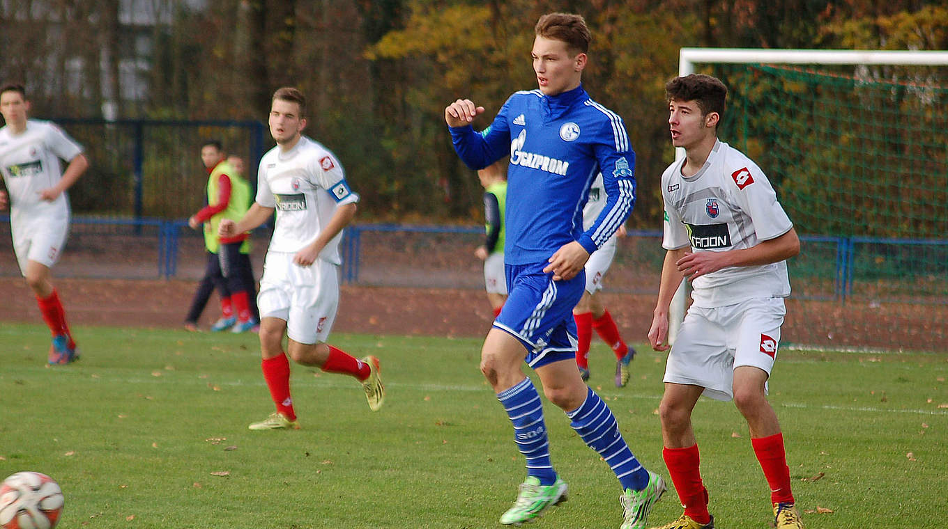 Mit Schalke auf Erfolgskurs: Mittelfeldspieler Sven Köhler (2.v.r.) © MSPW
