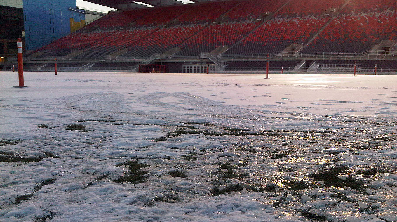 Familiar scene in Canada: Pitches covered with snow. © DFB