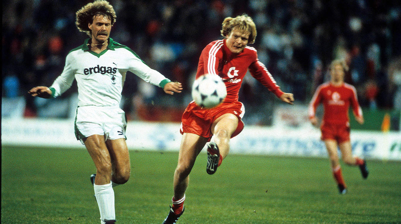 Niederlage im ersten Bundesliga-Livespiel: Lerby (M.) und Bayern in Gladbach 1984 © imago sportfotodienst