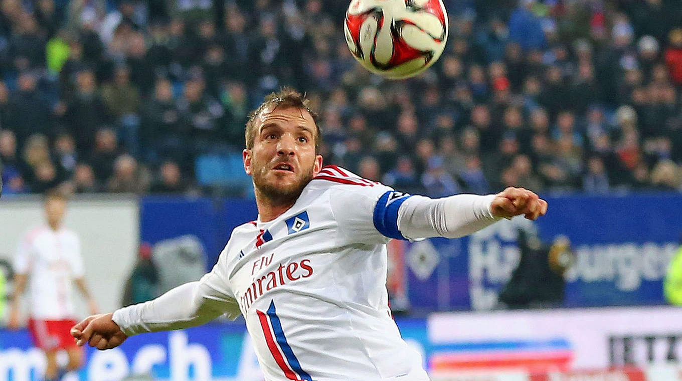 HSV-Kapitän Rafael van der Vaart fordert: "Mit viel Mut" spielen © 2014 Getty Images