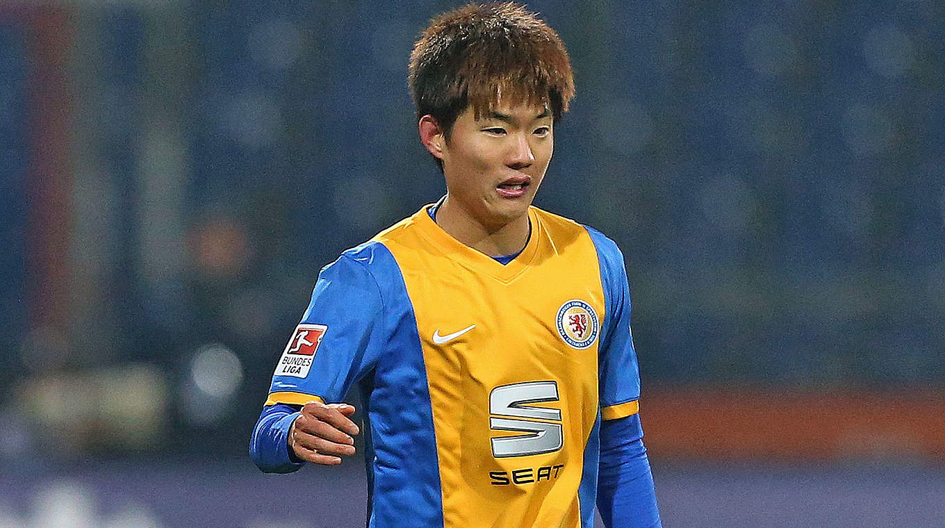 Drittes Saisontor: Seung-Woo Ryu von Eintracht Braunschweig © 2014 Getty Images