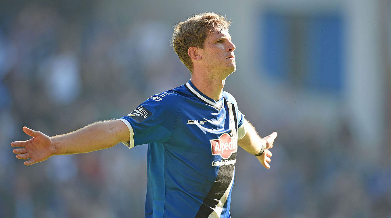 Fabian Klos' early brace helped Bielefeld defend their spot at the top of the table © 2014 Getty Images