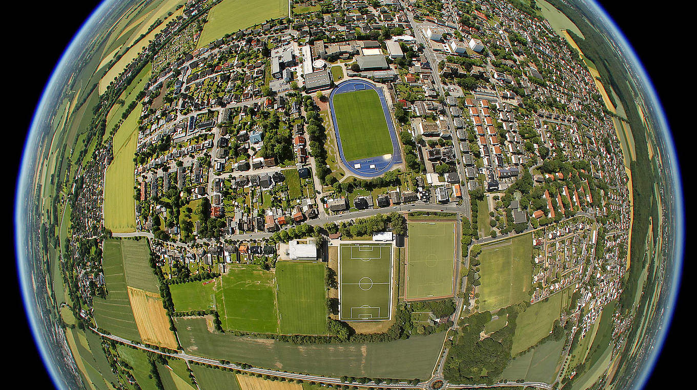 Blick von oben: Kamen und die Sportschule Kaiserau © (C) 2011 foto@luftbild-blossey.de