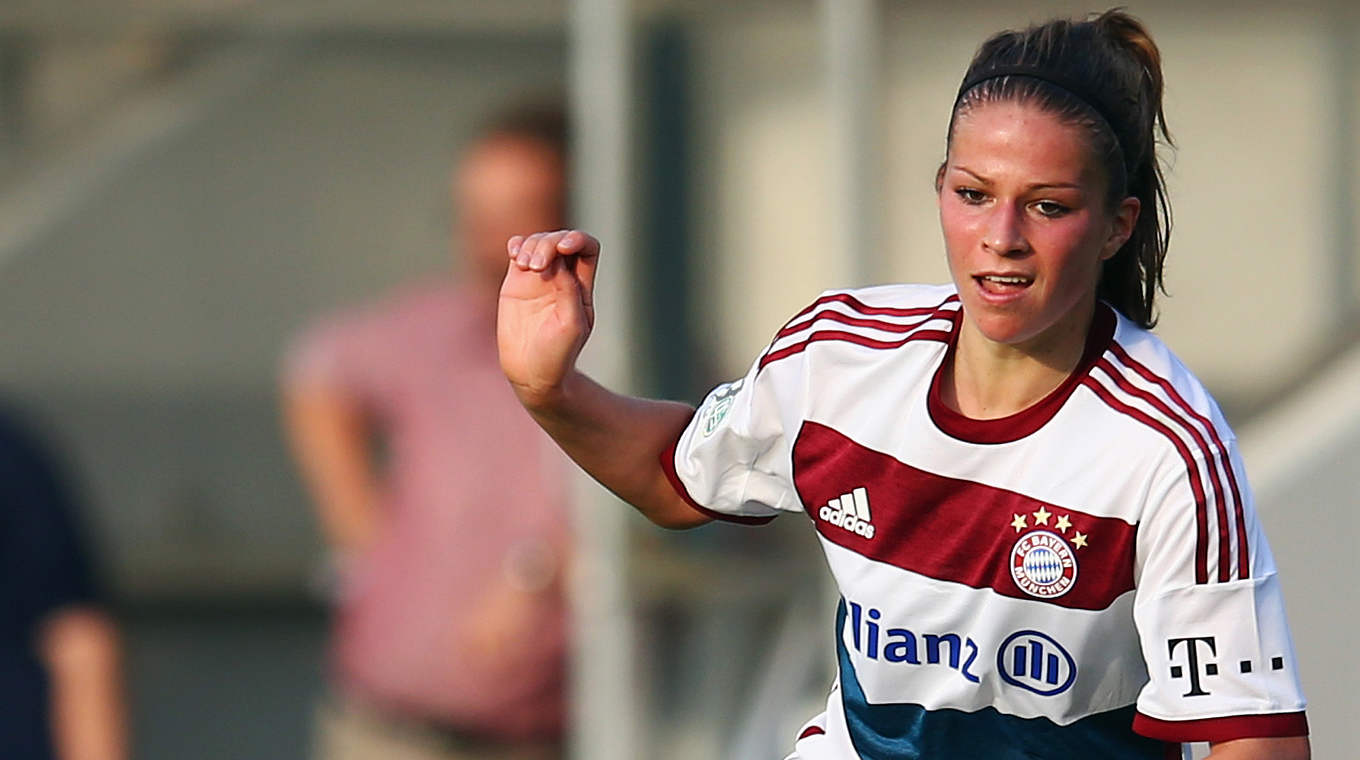 In der Gunst der Fans ganz vorne: Melanie Leupolz ist die "Spielerin des 13. Spieltags" © 2014 Getty Images