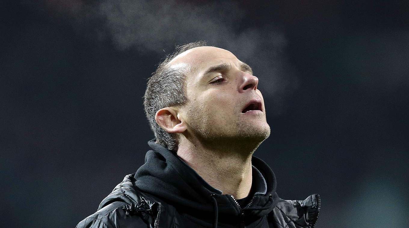 Bremen coach Viktor Skripnik is looking to take his side off the bottom of the table © 2014 Getty Images