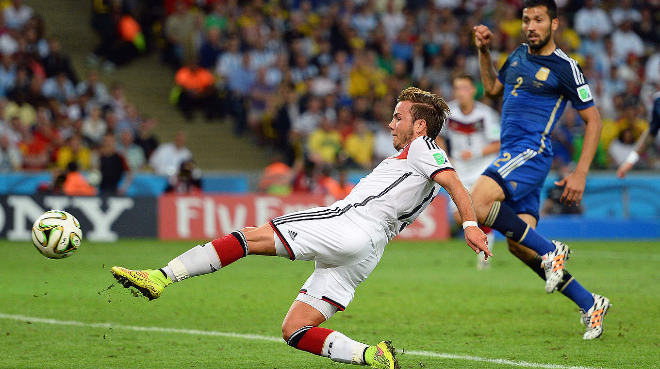 Götze (l.) über das Finaltor: "Man muss in dem Moment eine Entscheidung treffen" © 2014 Getty Images