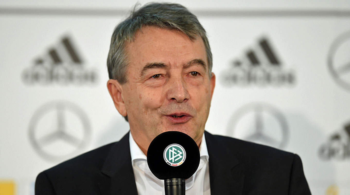 DFB-Präsident Wolfgang Niersbach:  "Fußball muss immer bezahlbar bleiben" © GES
