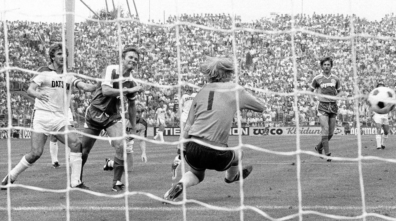 Doppeltorschütze für Werder: Benno Möhlmann (2.v.l.) trifft 1981 in Gladbach © imago sportfotodienst