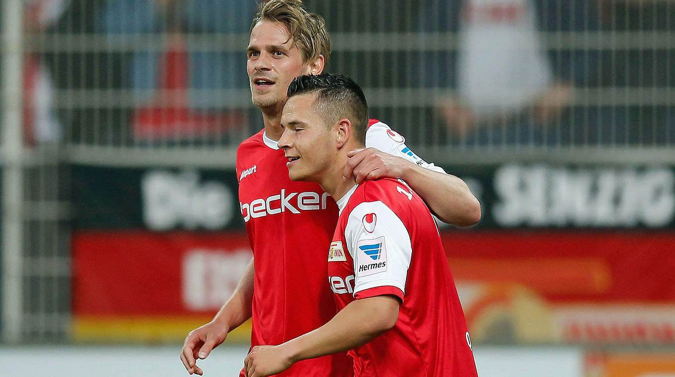 Feiern den Sieg gegen den KSC: Unions Sören Brandy (l.) und Christopher Quiring (r.) © 2014 Getty Images