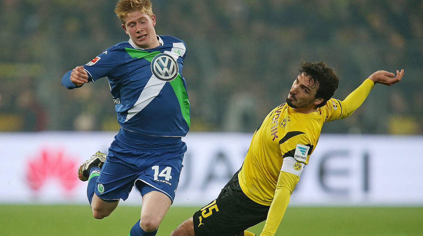 Hummels in a tackle with de Bruyne: "Wolfsburg deserve to be near the top" © imago/MIS