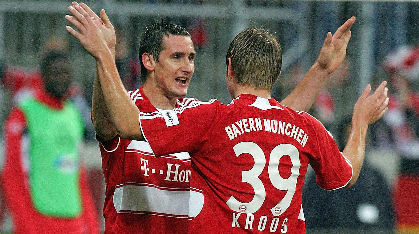 Sein erstes Profi-Spiel: Toni Kroos (r.) mit Miroslav Klose (l.) © 2007 Getty Images