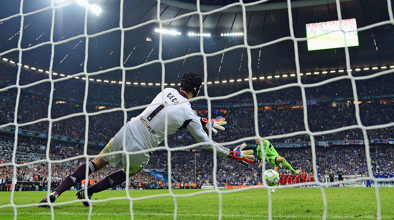 Neuer scored a penalty in the 2012 Champions League Final © 2012 Getty Images