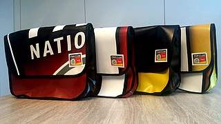 Einzigartige Preise: Die Banner-Bags des Fan Club. © Fan Club Nationalmannschaft