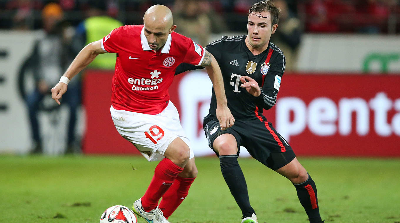 Duell auf Augenhöhe: Mainz' Torschütze Soto (l.) und Bayerns Götze © 2014 Getty Images