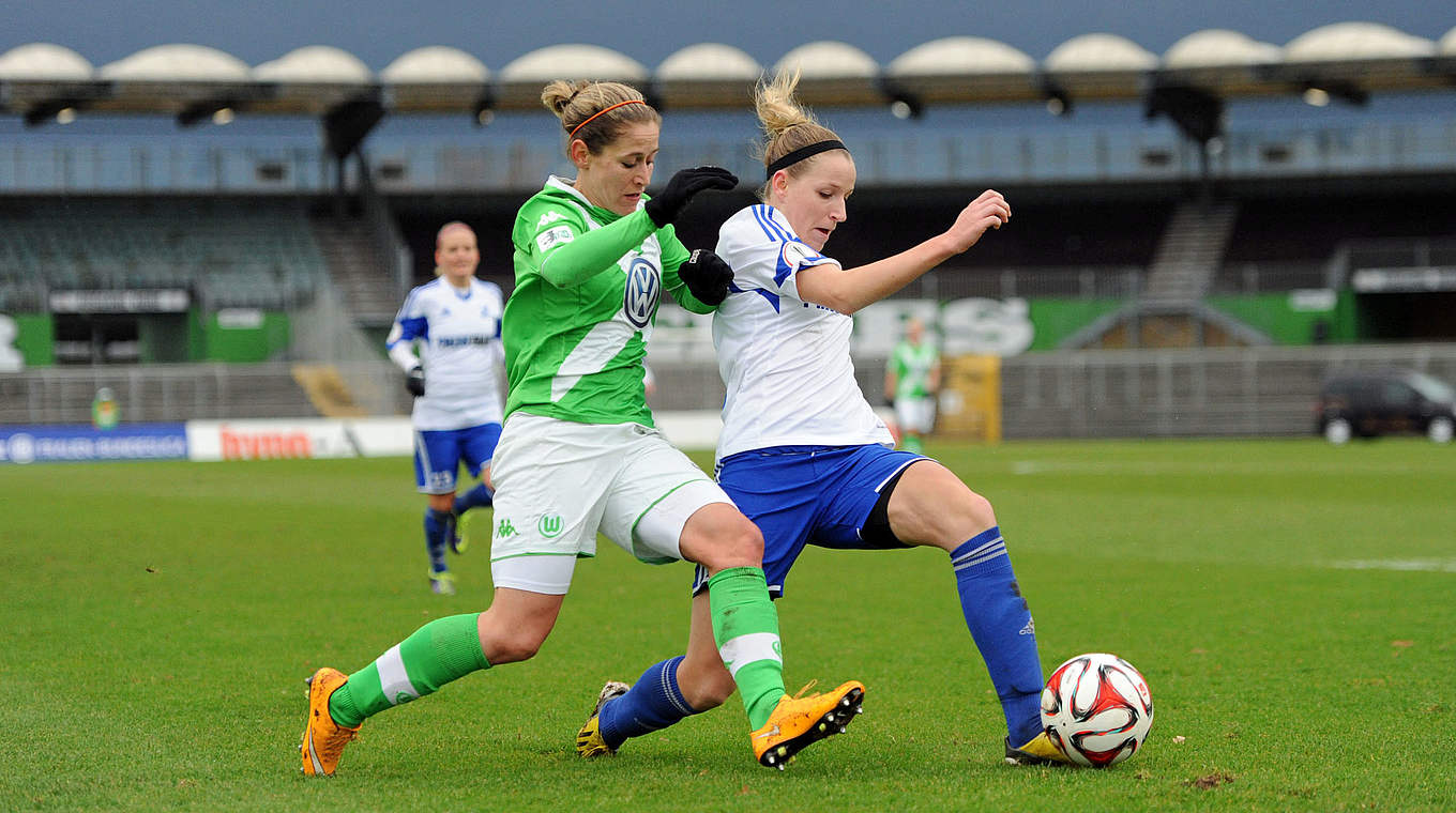 Laufduell: Wolfsburgs Anna Blässe (l.) und Cecilie Sandvej © Jan Kuppert