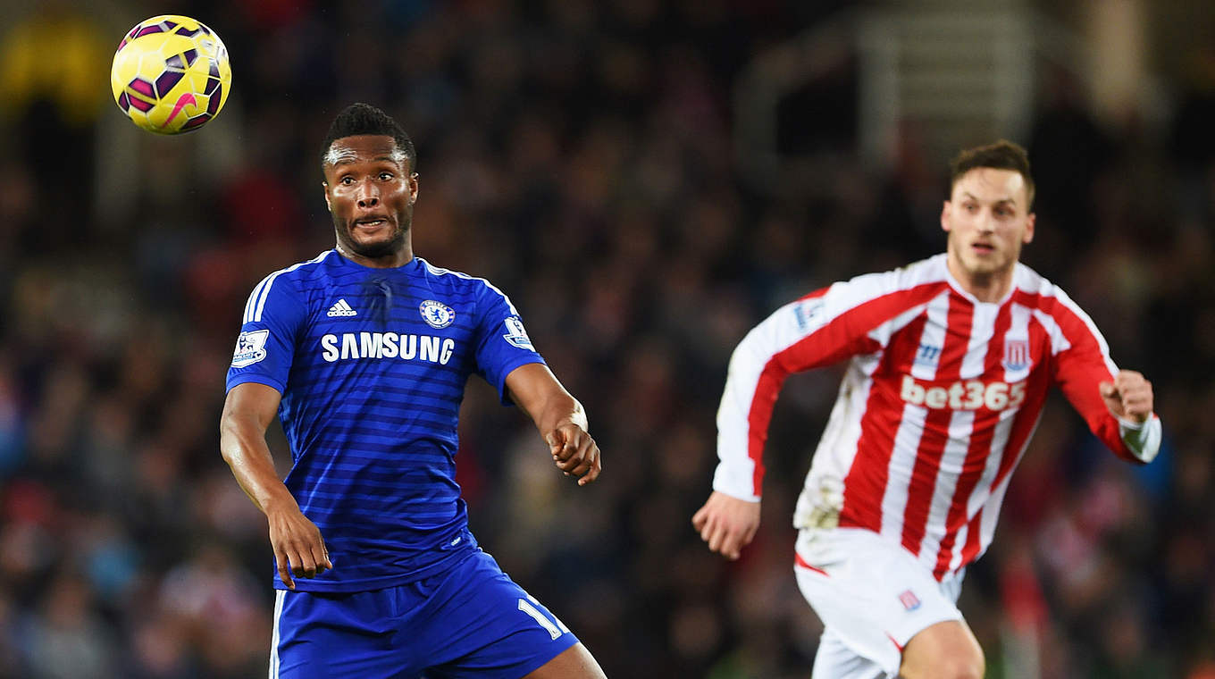 Im Laufduell: Chelseas John Obi Mikel (l.) und Stokes Marko Arnautovic © 2014 Getty Images