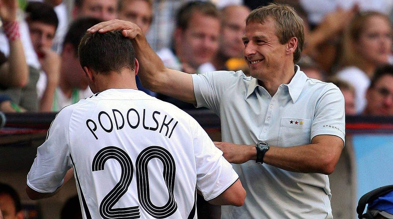 Klinsmann über Podolski: "Kann sich dort schnell akklimatisieren" © imago