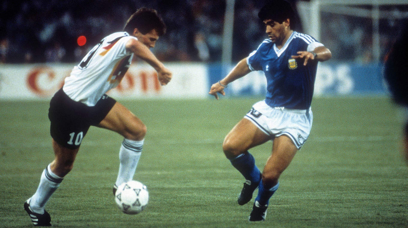Weltmeister unter sich: Matthäus (l.) im WM-Finale 1990 gegen Maradona © imago/Magic