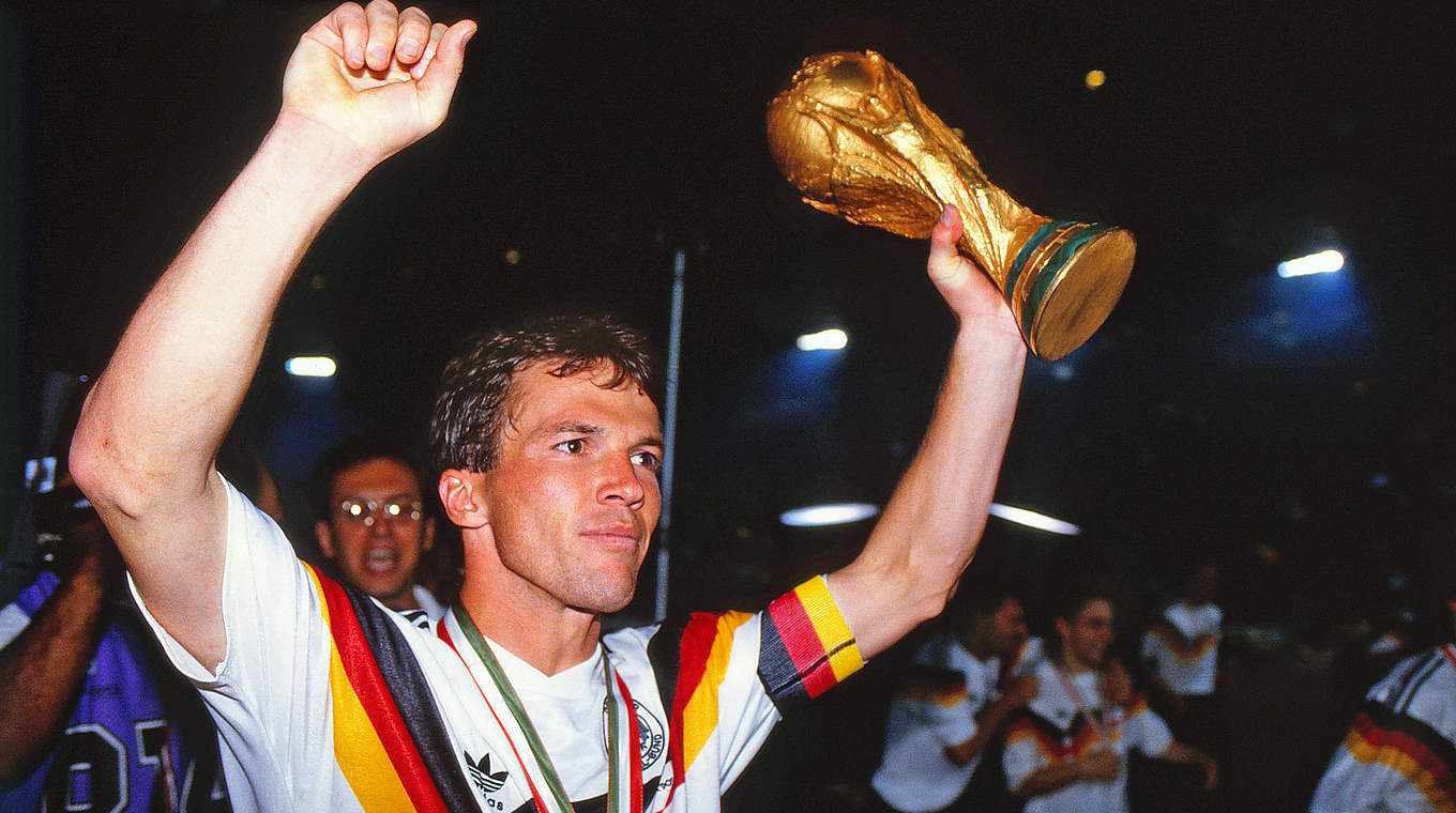 Weltmeister und Weltfußballer 1990: Deutschlands Kapitän Lothar Matthäus © imago sportfotodienst