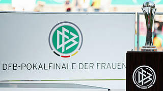 Ziel und Objekt der Begierde: das Finale des DFB-Pokals und die Trophäe © 2014 Getty Images