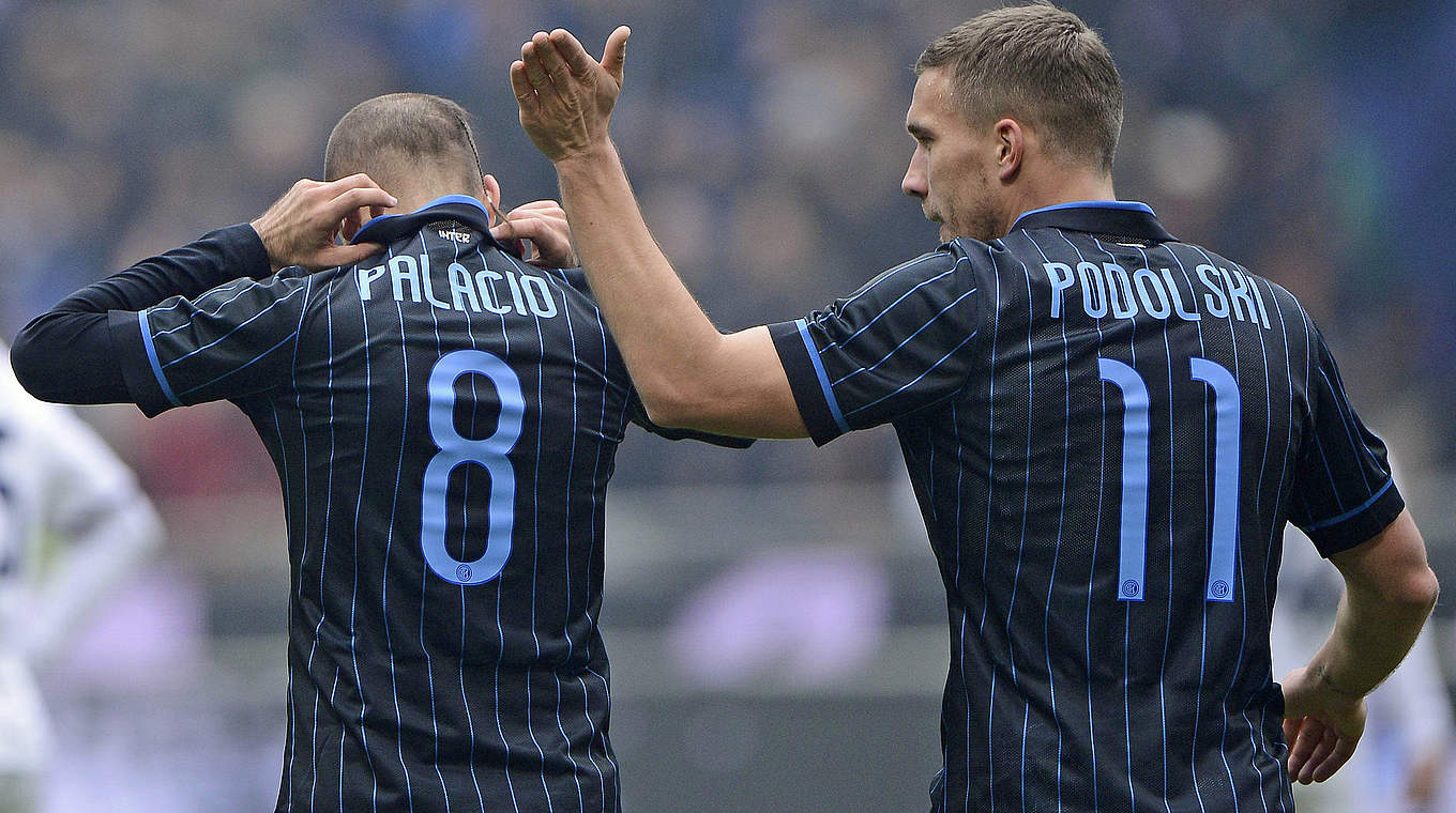 Torschütze und Vorbereiter: Inter-Offensivstars Rodrigo Palacio und Lukas Podolski © imago/Insidefoto