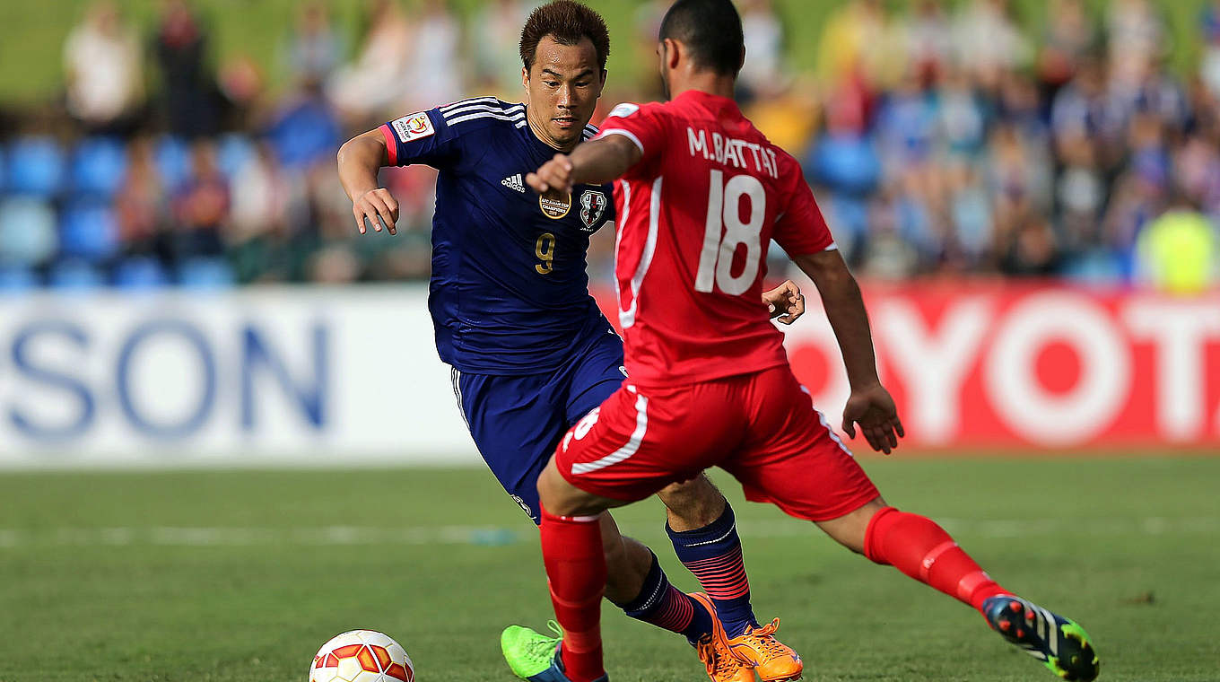 Traf bei Japans Traumstart in den Asien-Cup: Shinji Okazaki (l.) von Mainz 05 © 2015 Getty Images