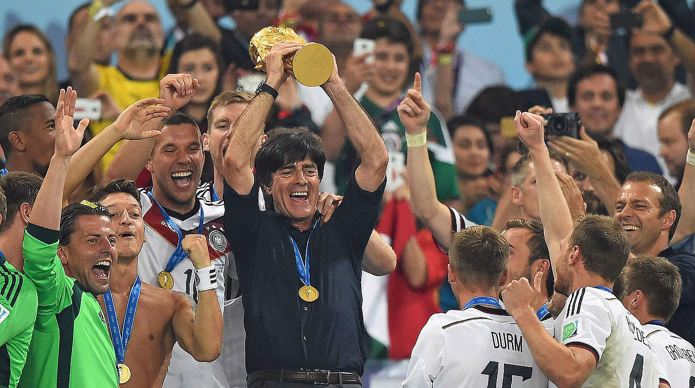 Triumph in Rio: Löw mit dem WM-Pokal © 2014 Getty Images