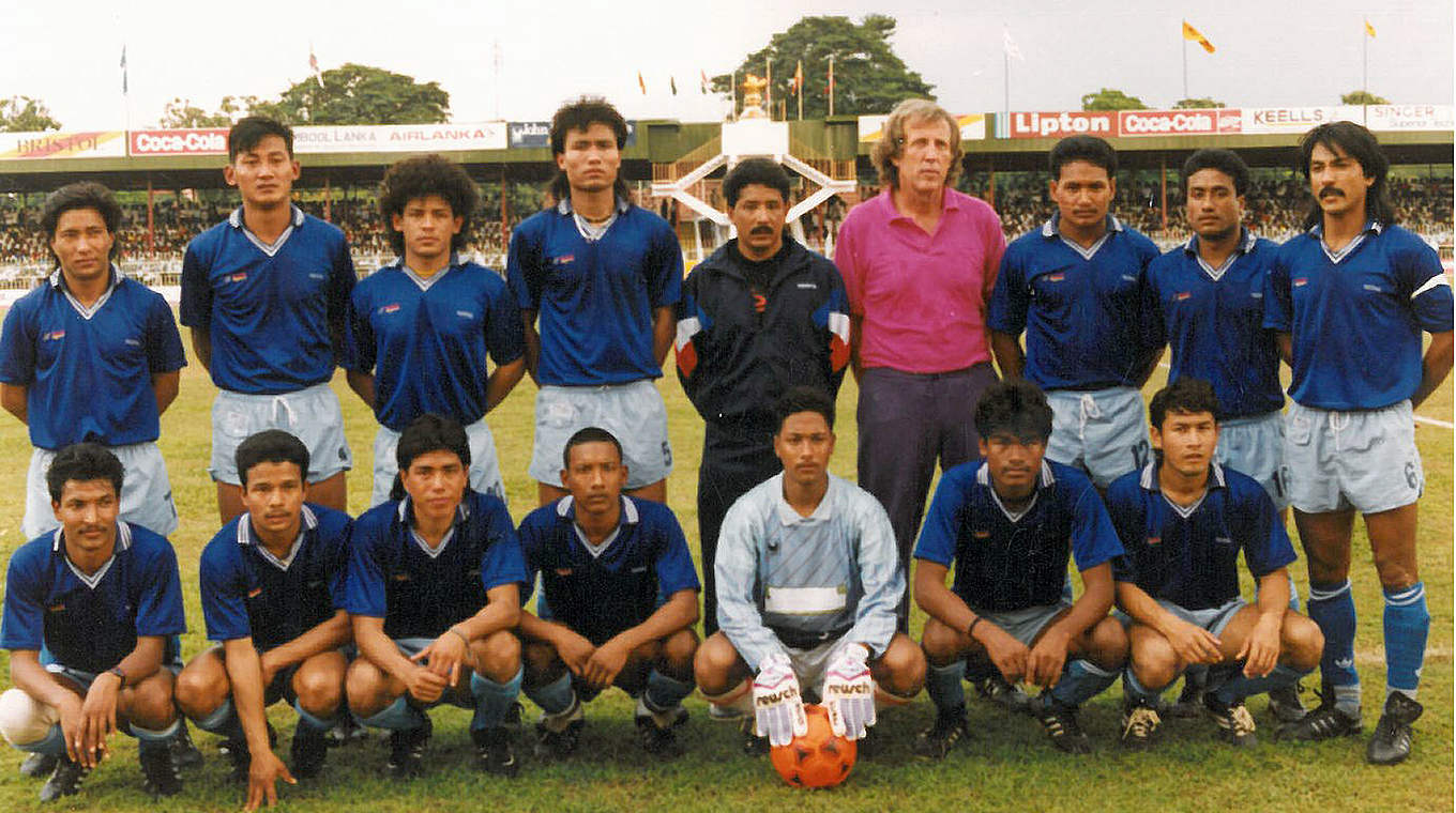 1992: Mit der Nationalmannschaft Nepals in Sri Lanka bei einem Turnier in Colombo, Sri Lanka © Privat