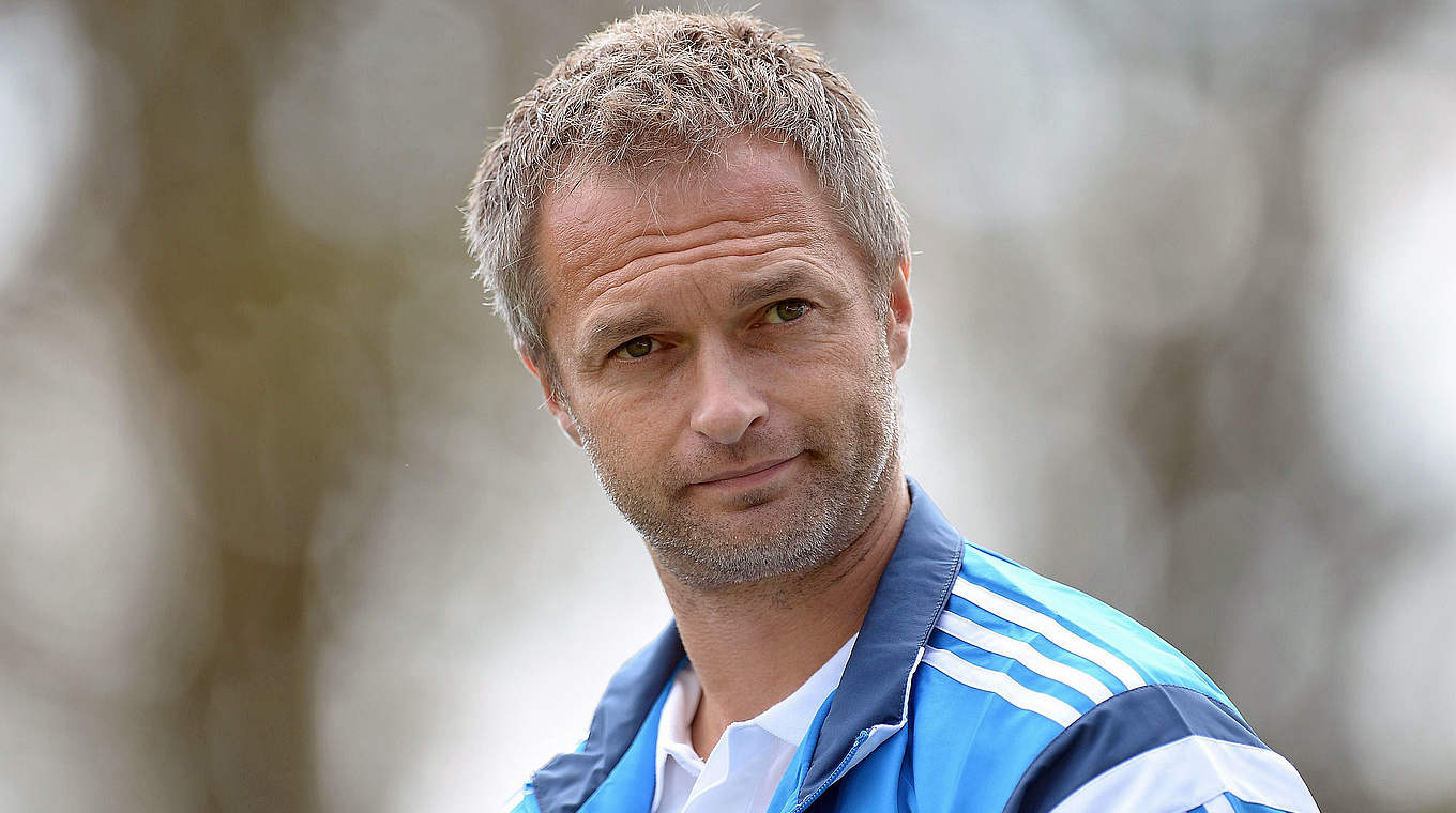 Mit 18 Spielern zur EM nach Bulgarien: DFB-Trainer Christian Wück © 2014 Getty Images