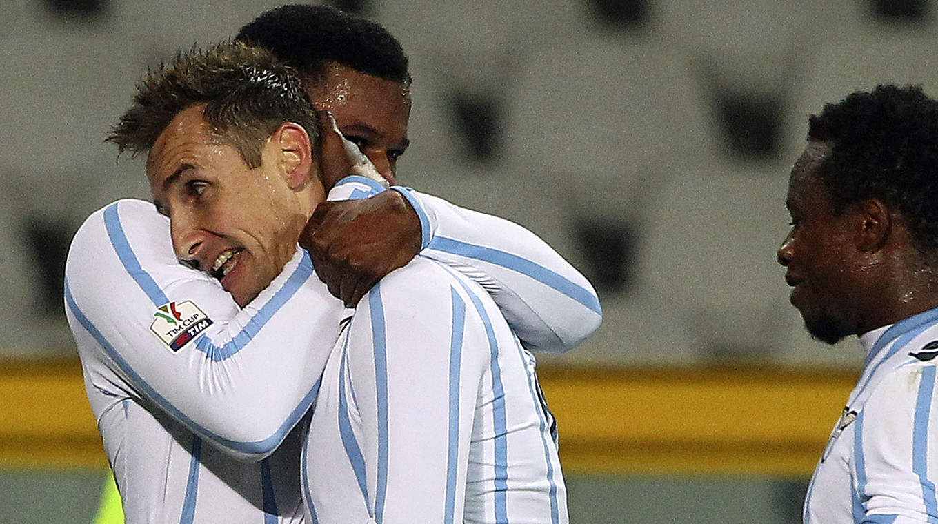Endlich wieder getroffen: Lazio-Stürmer Miroslav Klose (v.) © 2015 Getty Images