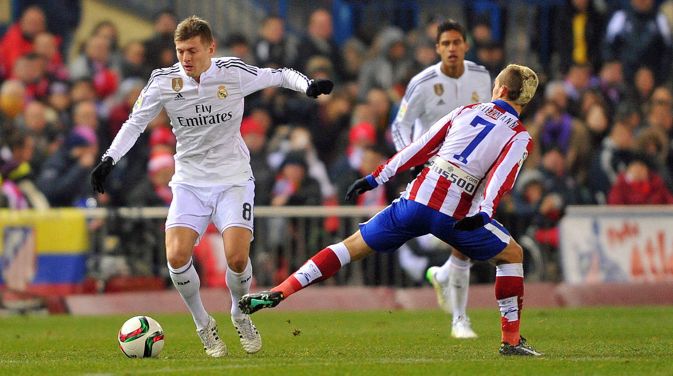 0:2-Auswärtsniederlage im Hinspiel: Toni Kroos (l.) mit Real bei Atletico Madrid © imago/Jan Huebner