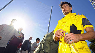 Mats Hummels with the BVB fans in La Manga: 