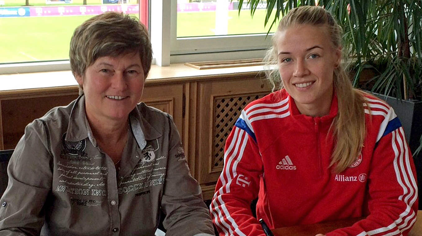 Zugang bei Tabellenzweiten: Dagny Brynjarsdóttir (r.) © FC Bayern München