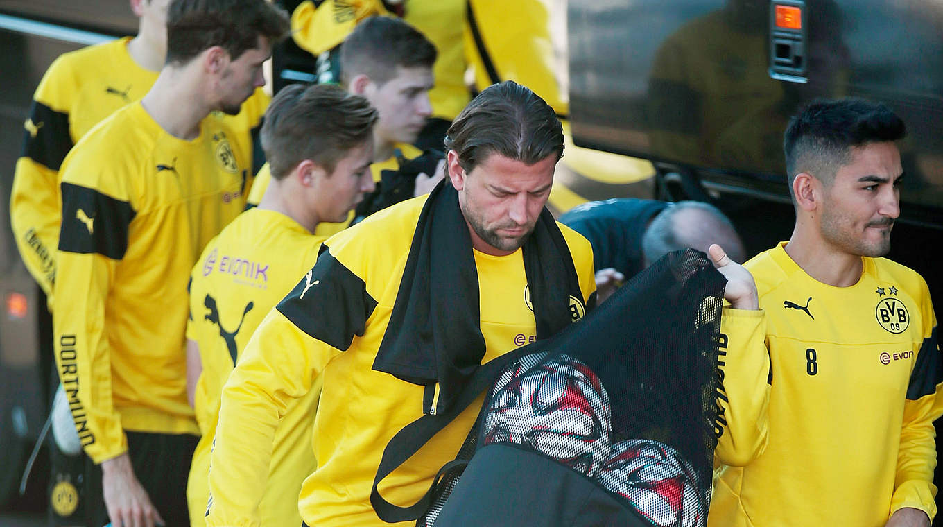 Considering things after after a miserable season so far: Roman Weidenfeller and Dortmund © 2015 Getty Images