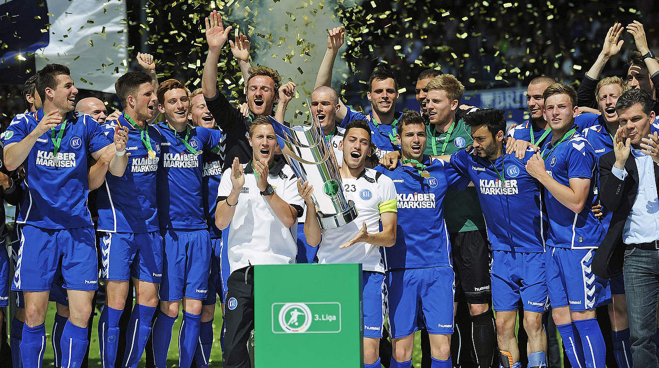 Von fünf auf eins: Der Karlsruher SC wurde 2013 Meister der 3. Liga © 2013 Getty Images